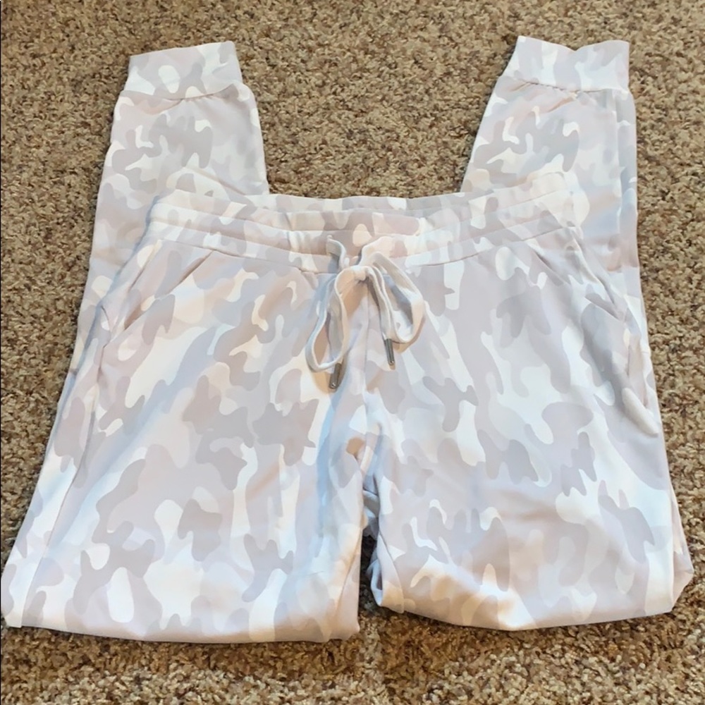 Buffbunny white camo joggers
